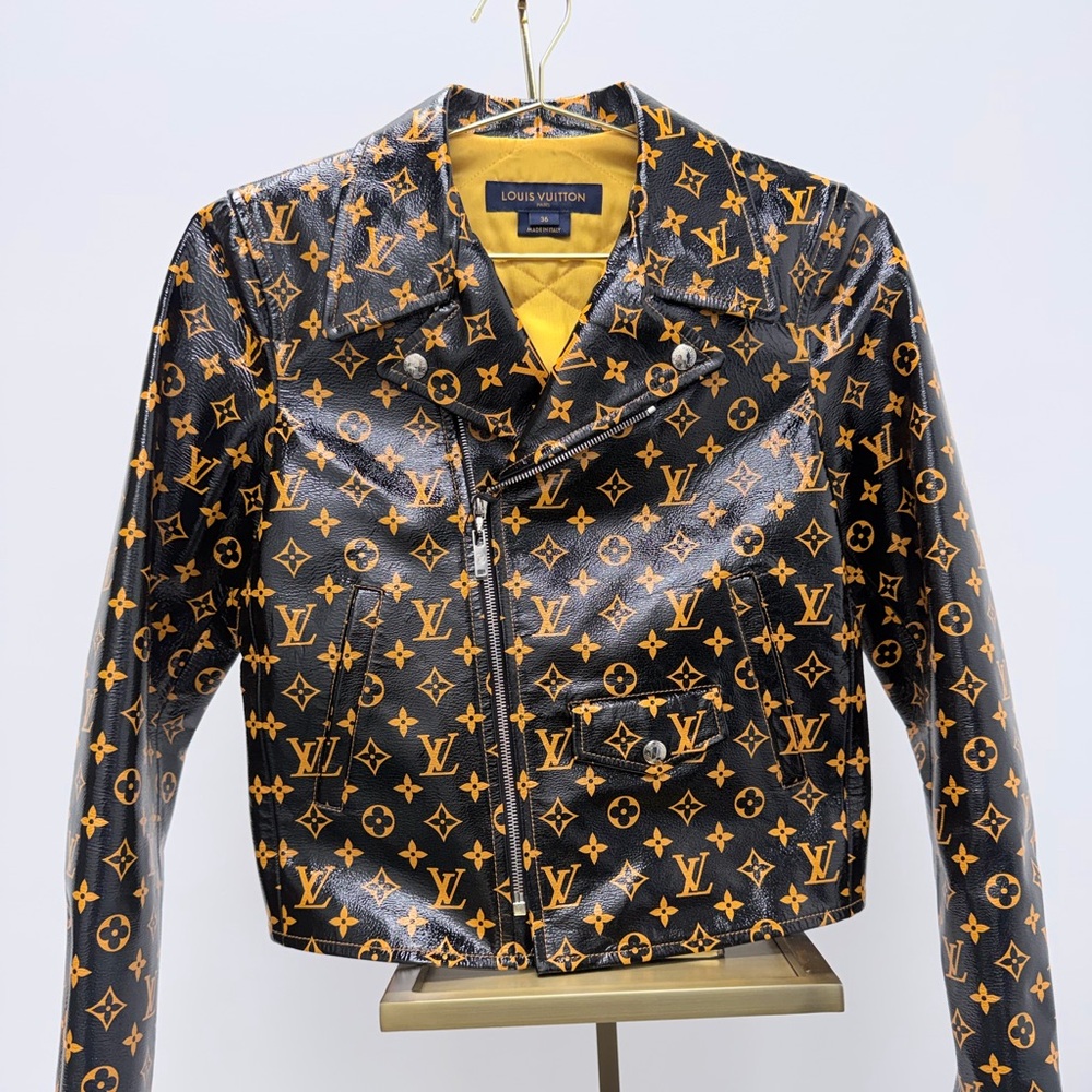 Louis Vuitton Black and Orange Leather Jacket Att Collectors ๐๐ฆ
Make an offer ๐คฉ - Picture 3 of 4